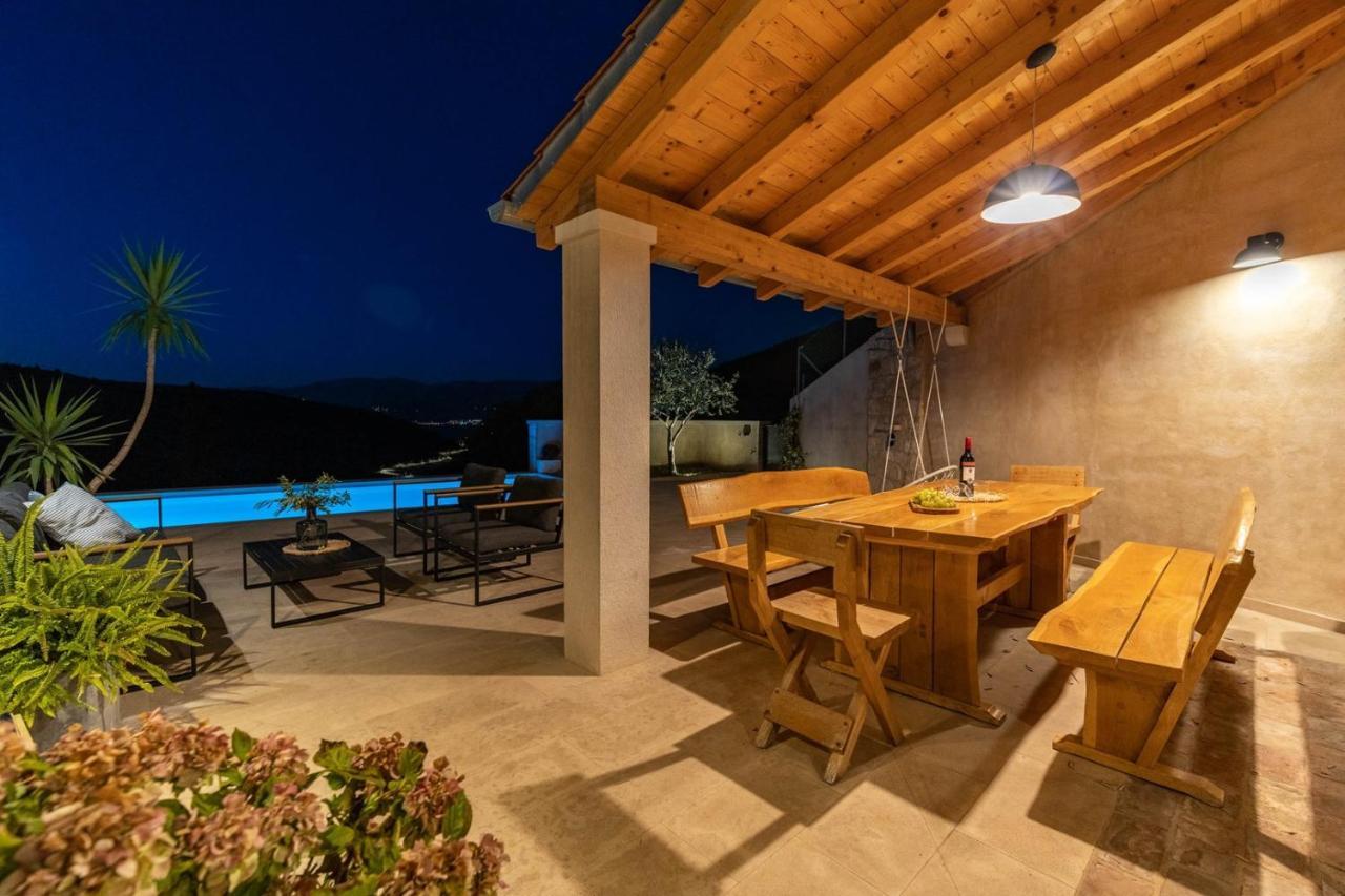 New Villa Ani! Traditional And Luxurious 4-Bedroom Villa With Heated Pool And Sea Views Postira Exterior photo