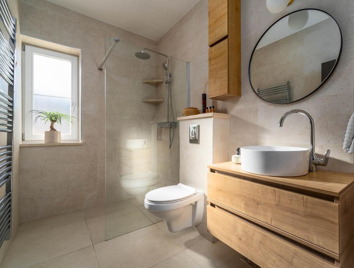 New Villa Ani! Traditional And Luxurious 4-Bedroom Villa With Heated Pool And Sea Views Postira Exterior photo